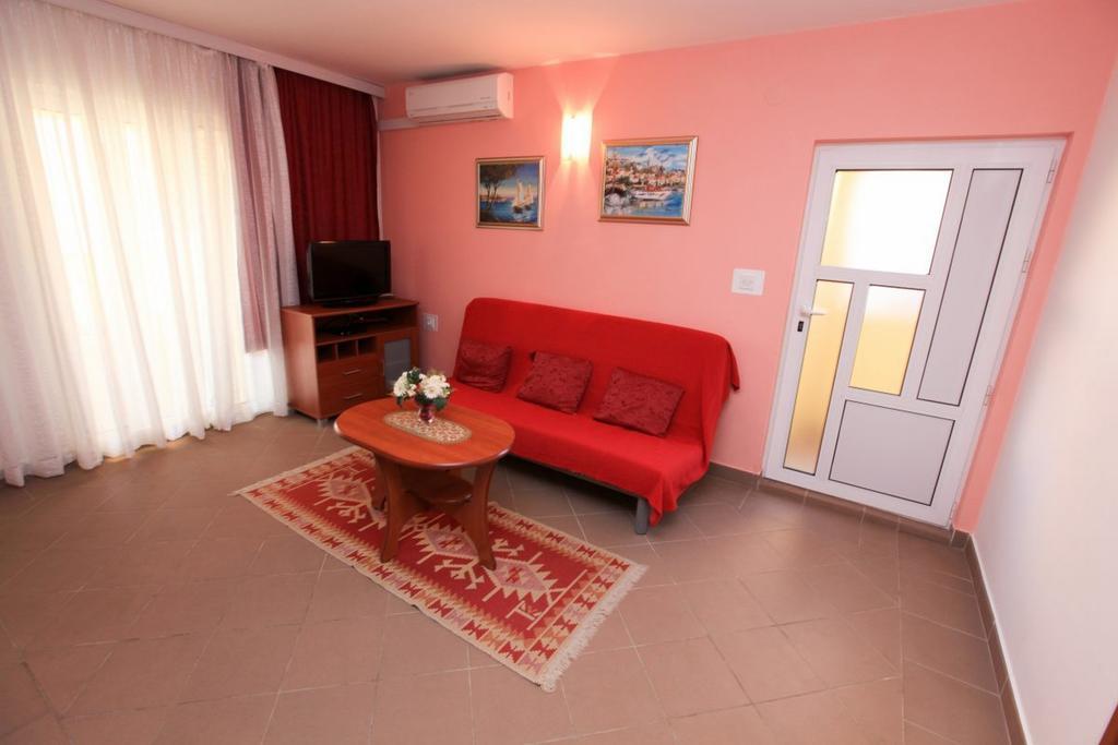 Apartments Franc Povljana Ruang foto