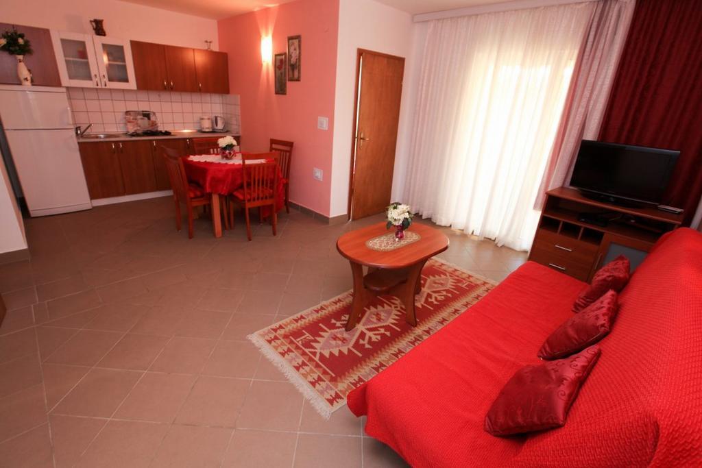 Apartments Franc Povljana Ruang foto