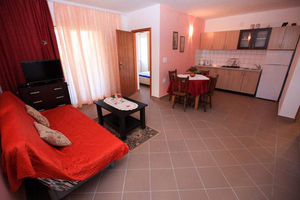 Apartments Franc Povljana Ruang foto