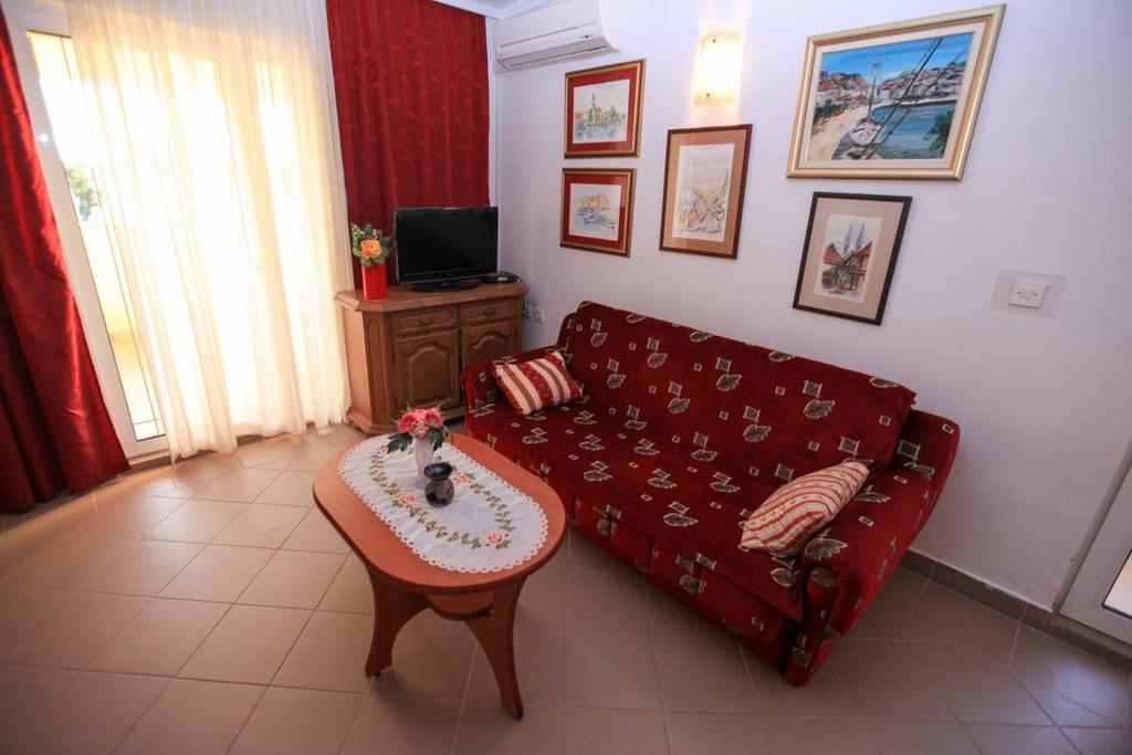 Apartments Franc Povljana Ruang foto