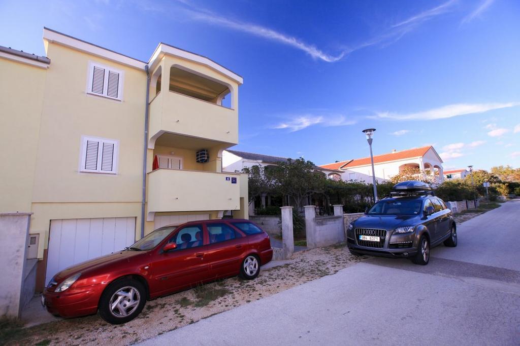 Apartments Franc Povljana Bagian luar foto