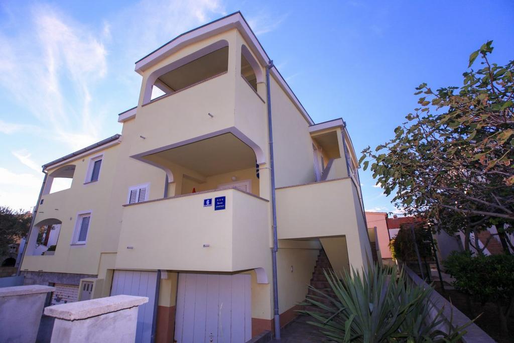 Apartments Franc Povljana Bagian luar foto