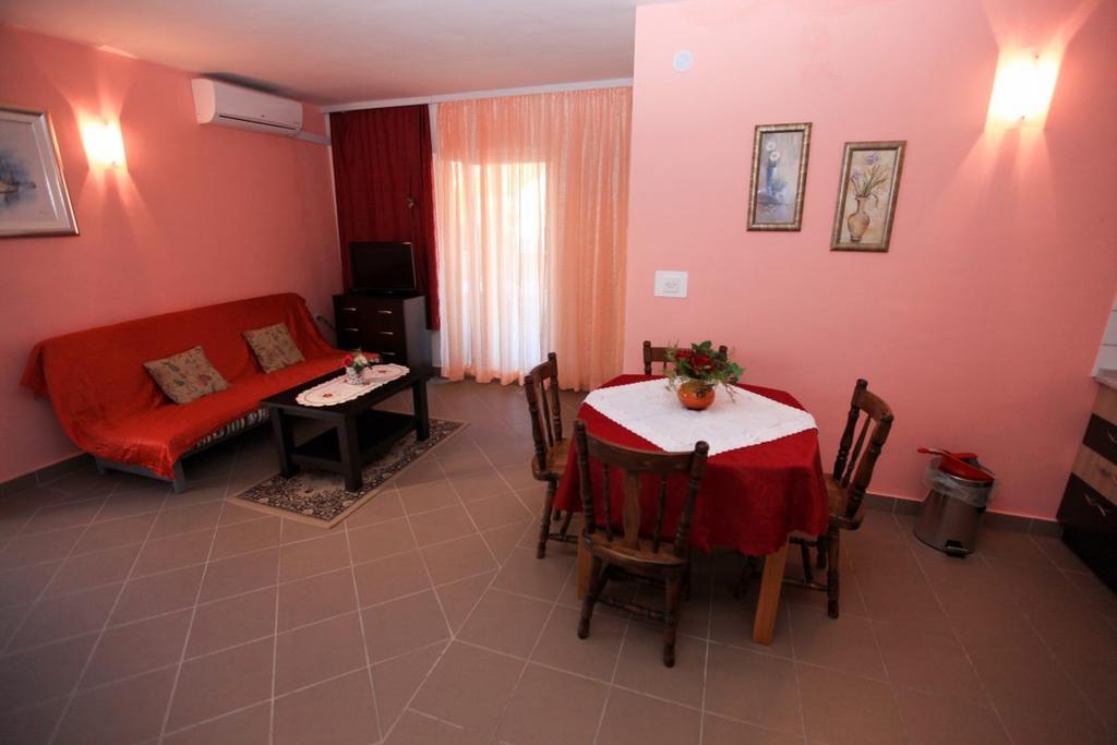 Apartments Franc Povljana Ruang foto