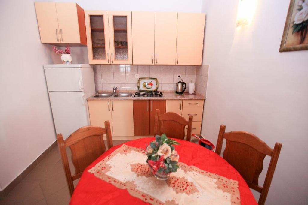 Apartments Franc Povljana Ruang foto